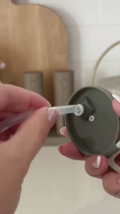Elegant silikonlock med sugrör – Passar alla typer av dryckesburkar